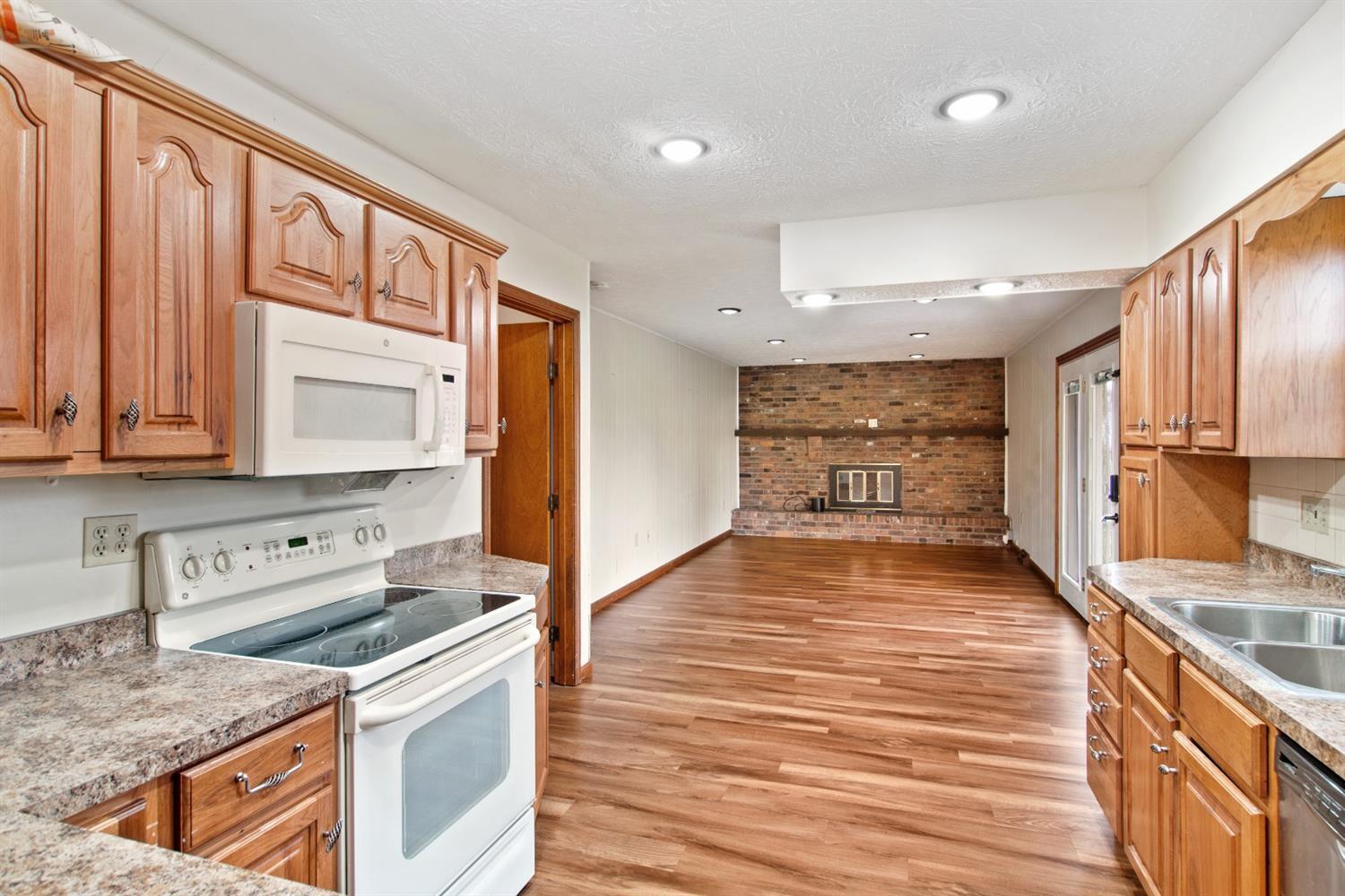 8639 Cox Road West Chester, OH 45069 - Photo 8 of 28 Gallery Image 8