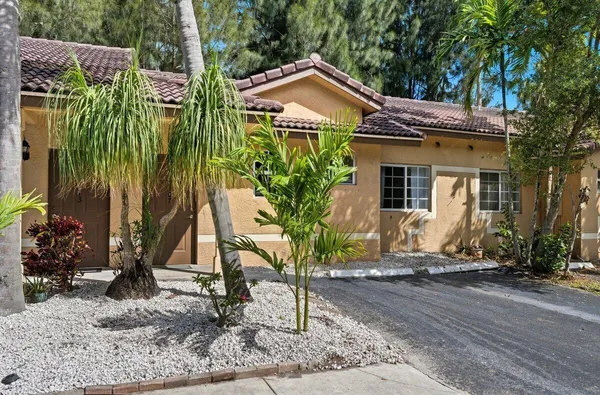 $2,399 | 6243 Garden Court, Davie, FL 33314