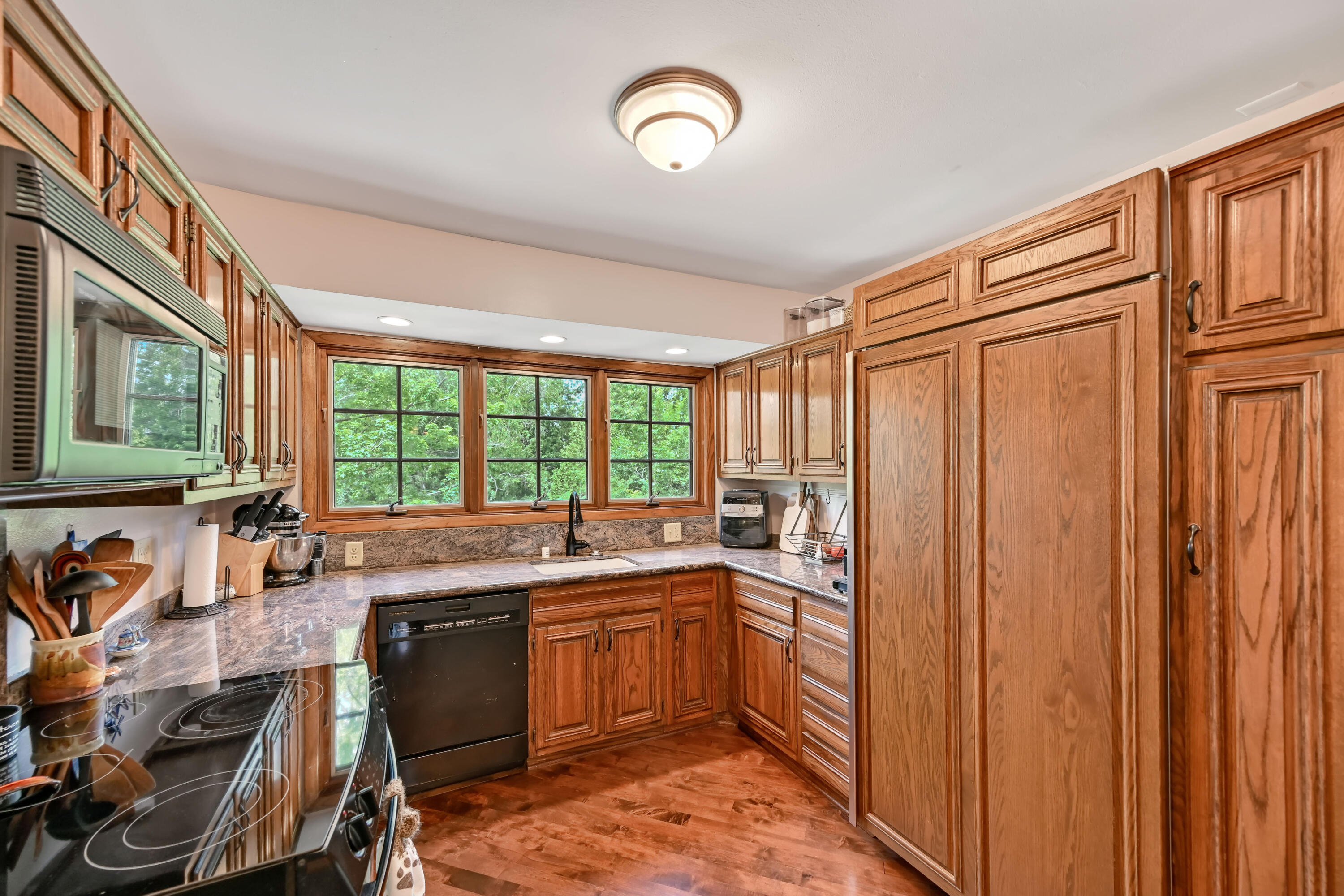 N68W13566 Ranch Road Menomonee Falls, WI 53051 - Photo 13 of 49 Kitchen