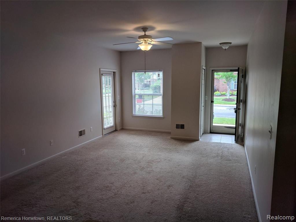11820 Farmington Road, Unit 71 Livonia, MI 48150 - Photo 2 of 8