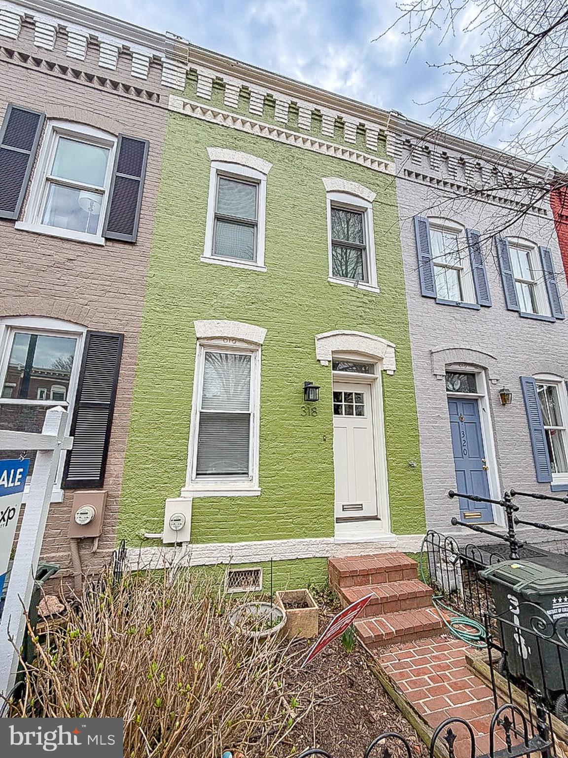 318 11th Street Southeast Washington, DC 20003 - Photo 2 of 15