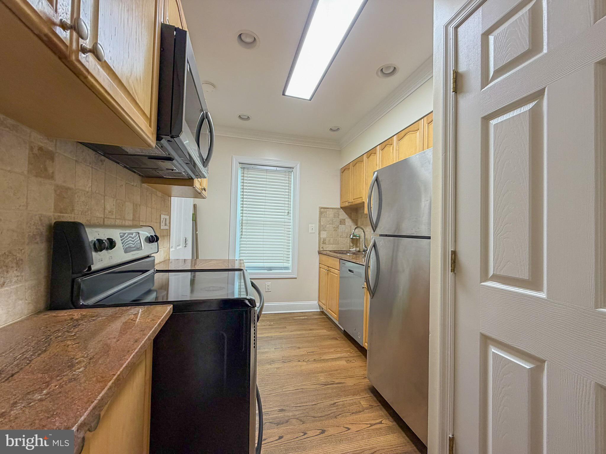 318 11th Street Southeast Washington, DC 20003 - Photo 7 of 15