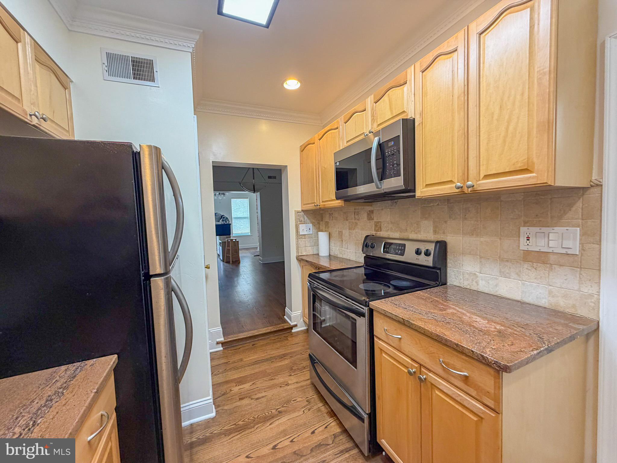 318 11th Street Southeast Washington, DC 20003 - Photo 8 of 15