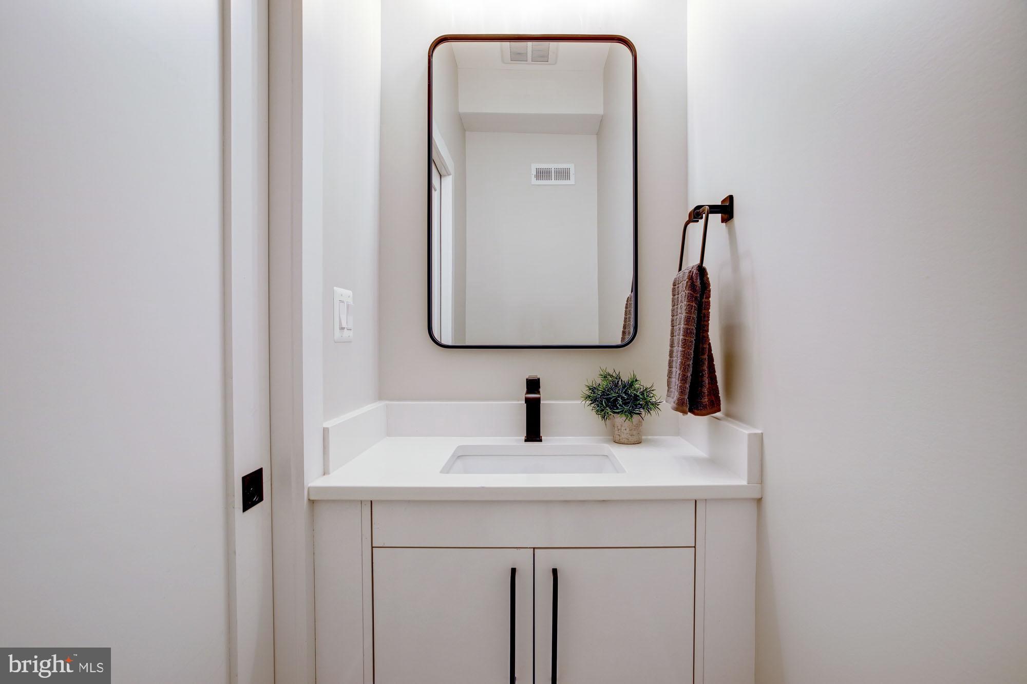 2301 Ontario Road Northwest, Unit 102 Washington, DC 20009 - Photo 4 of 11 1/2 bath for guests