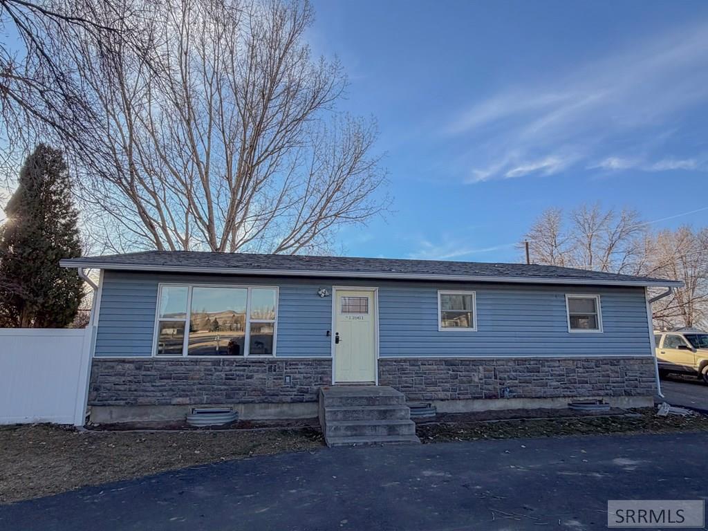 13961 North Hawthorne Road Pocatello, ID 83202 - Photo 2 of 24