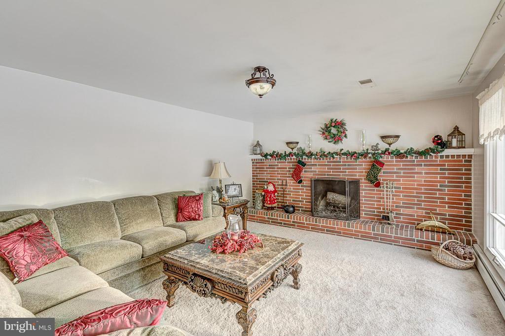 1601 Crestview Road Joppa, MD 21085 - Photo 14 of 30 Living Room