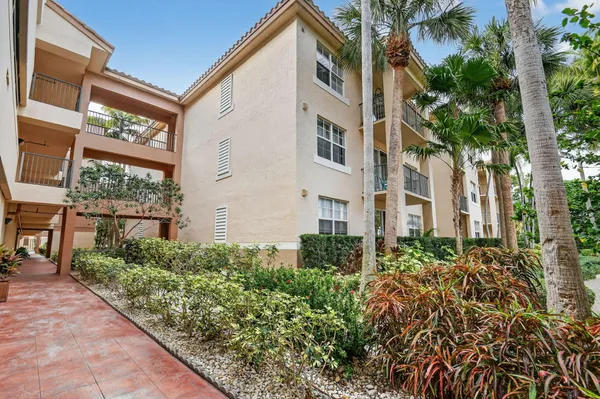$1,900 | 1805 North Flagler Drive, Unit 115, West Palm Beach, FL 33407