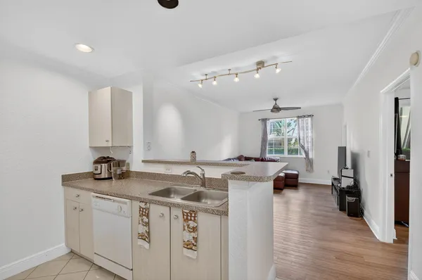 $1,900 | 1805 North Flagler Drive, Unit 115, West Palm Beach, FL 33407