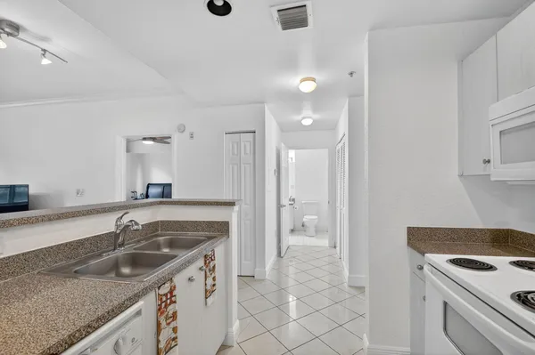 $1,900 | 1805 North Flagler Drive, Unit 115, West Palm Beach, FL 33407