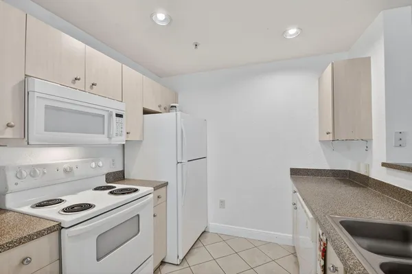 $1,900 | 1805 North Flagler Drive, Unit 115, West Palm Beach, FL 33407