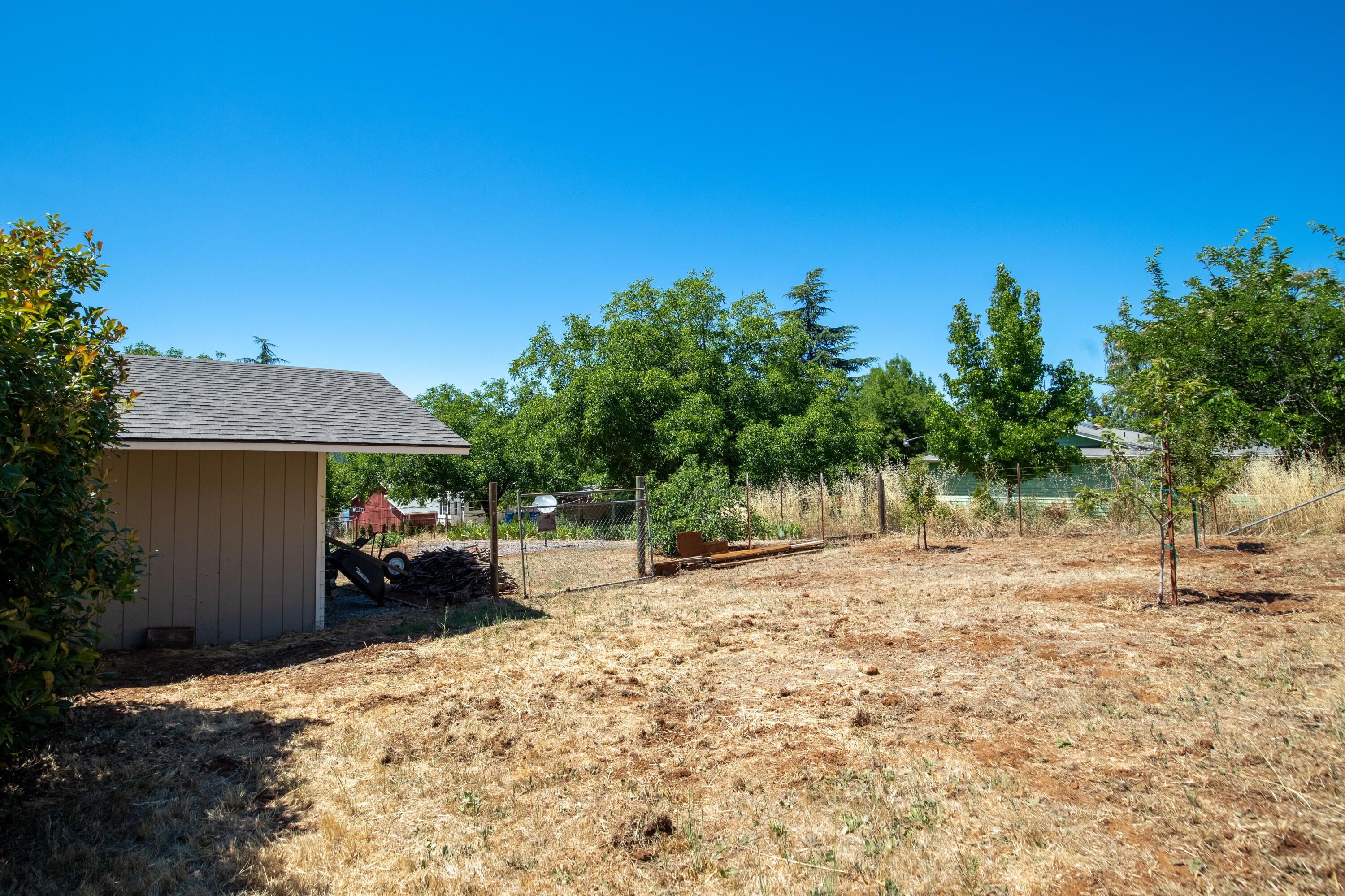 254 Summit Loop Grants Pass, OR 97527 - Photo 32 of 38 254SummitLoop-34