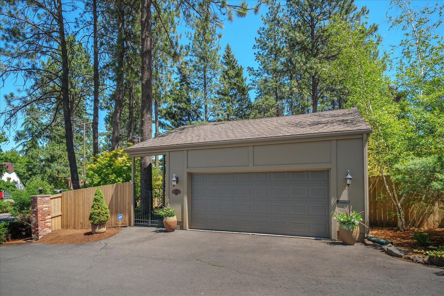 2903 South Howard Street Spokane, WA 99203 - Photo 3 of 50