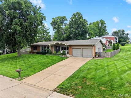 $535,000 | 13203 Dartagnan Court, St. Louis, MO 63141