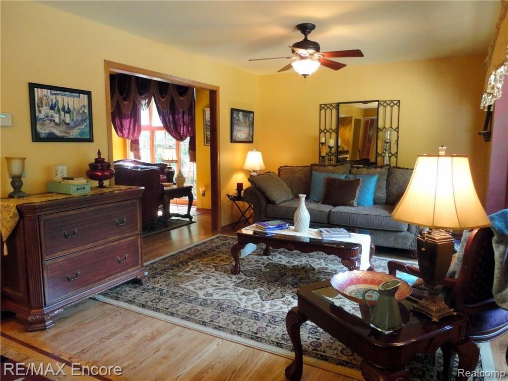 8101 Ranch Estates Road Clarkston, MI 48348 - Photo 18 of 46 Great Room 1.jpg