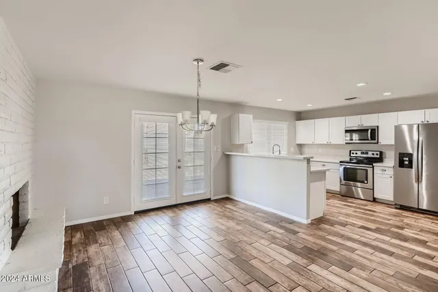 $1,870 | 10817 North 46th Avenue, Glendale, AZ 85304