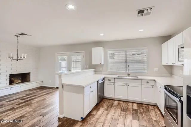 $1,870 | 10817 North 46th Avenue, Glendale, AZ 85304