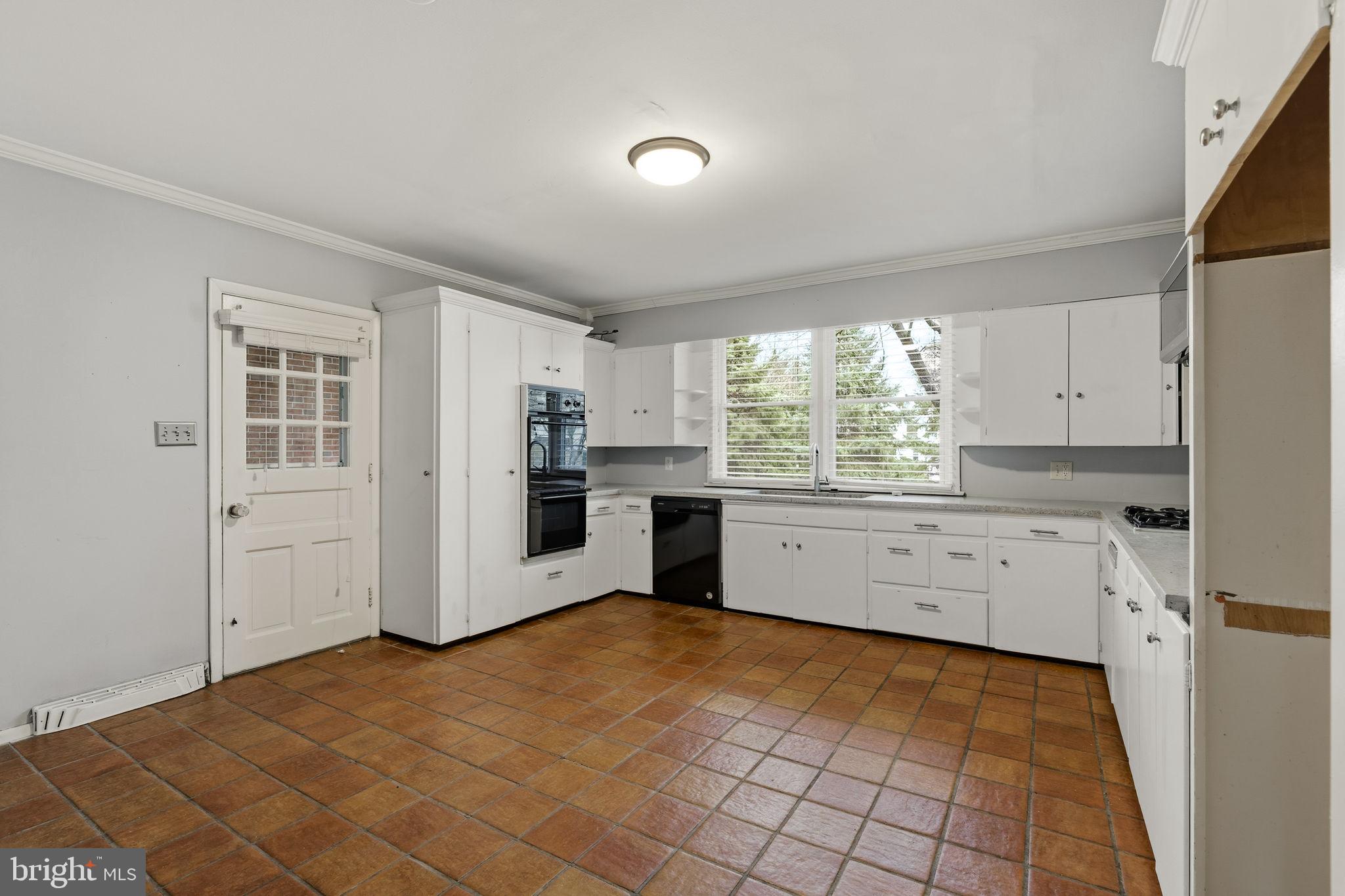2301 Edgewood Road Harrisburg, PA 17104 - Photo 13 of 63