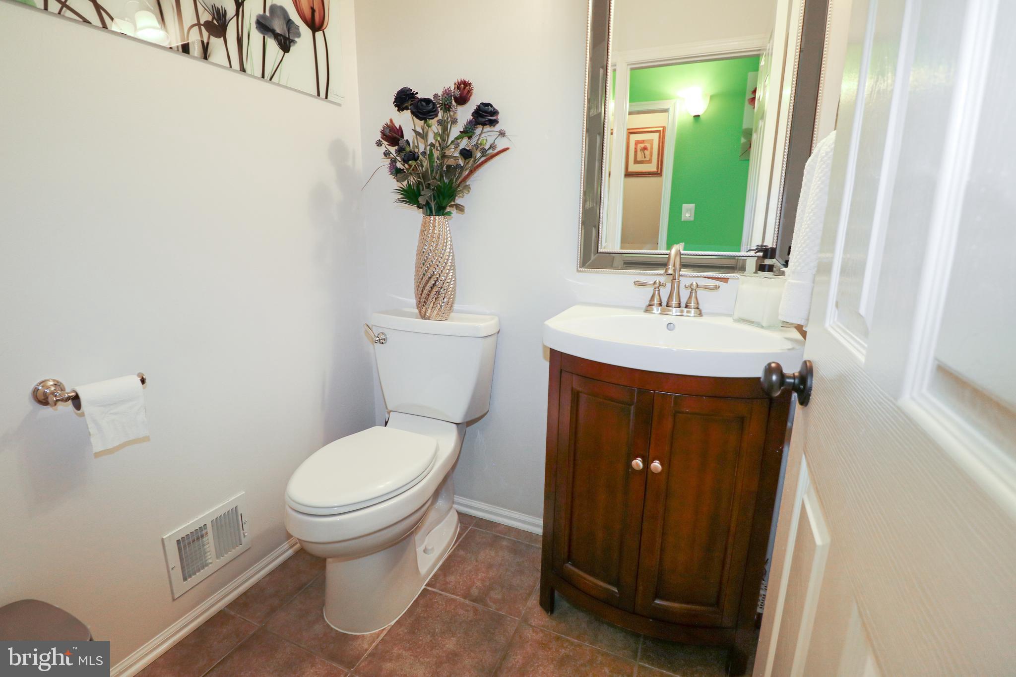40 Ripley Road Stafford, VA 22556 - Photo 7 of 50 1 floor powder room