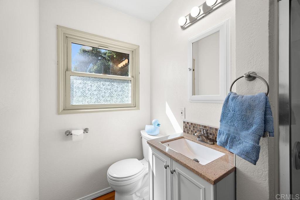 1071 Washington Heights Road El Cajon, CA 92019 - Photo 25 of 65 Hall Bathroom