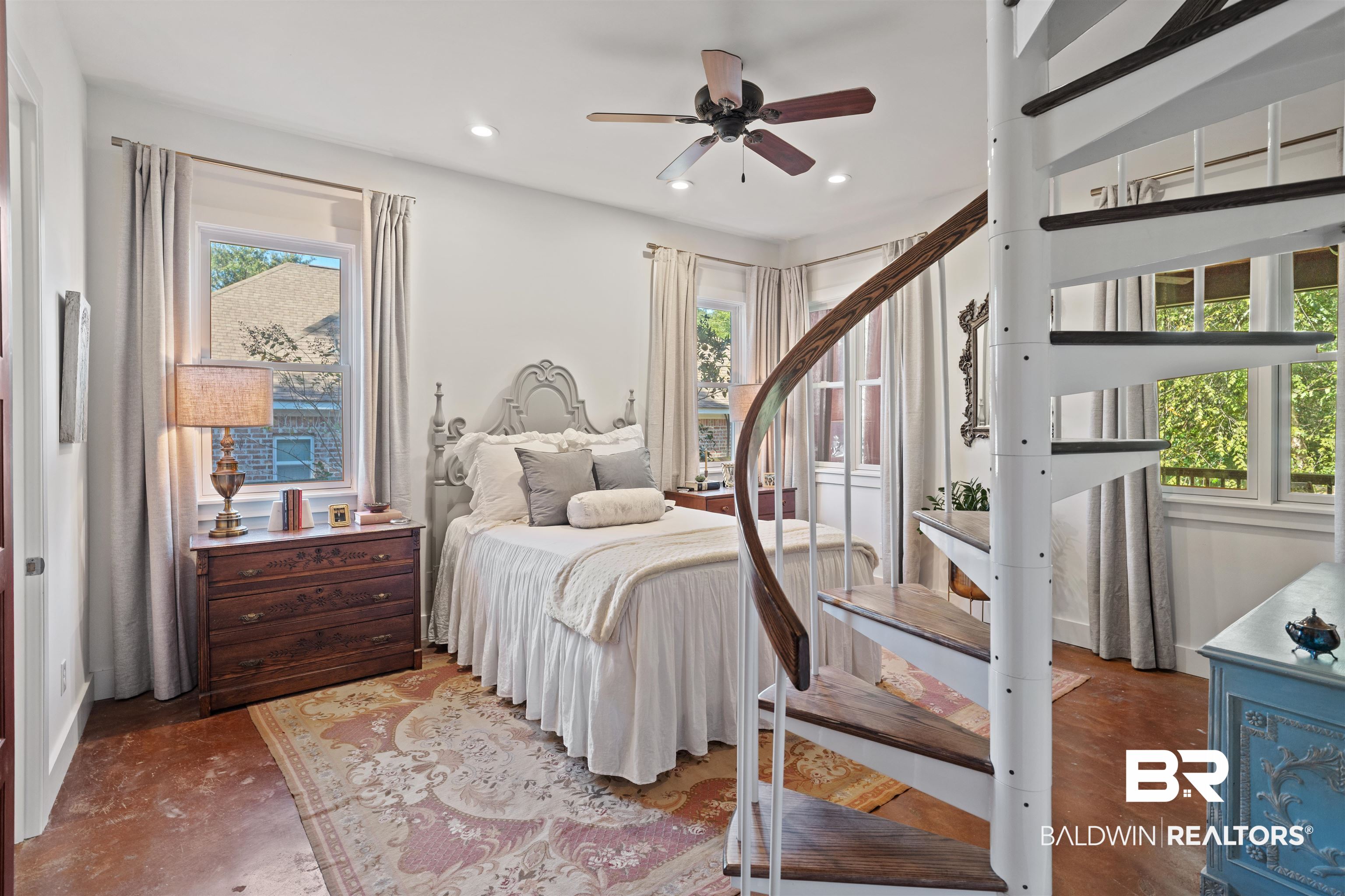 6267 Nelson Drive Fairhope, AL 36532 - Photo 20 of 51 Primary Bedroom