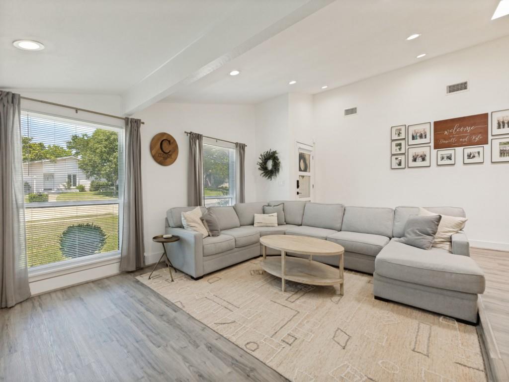 6716 Roundrock Road Dallas, TX 75248 - Photo 6 of 36
