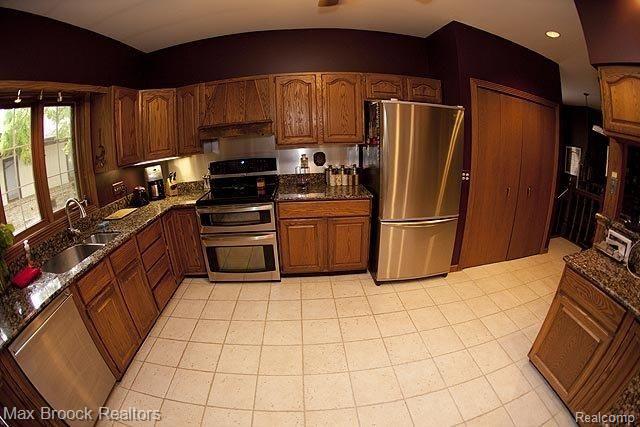 30719 Country Ridge Circle Farmington, MI 48331 - Photo 4 of 21 Open & Updated Kitchen