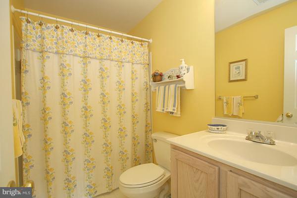 802 Highland Ridge Avenue Gaithersburg, MD 20878 - Photo 20 of 24 Bath