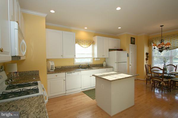 802 Highland Ridge Avenue Gaithersburg, MD 20878 - Photo 22 of 24 Kitchen