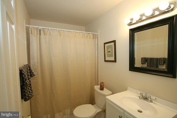 802 Highland Ridge Avenue Gaithersburg, MD 20878 - Photo 5 of 24 Bath
