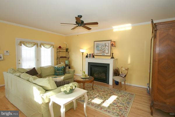 802 Highland Ridge Avenue Gaithersburg, MD 20878 - Photo 7 of 24 Family Room