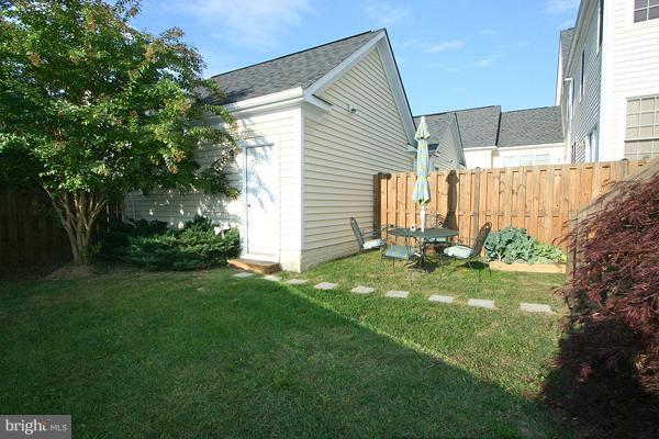 802 Highland Ridge Avenue Gaithersburg, MD 20878 - Photo 9 of 24 Exterior (Rear)