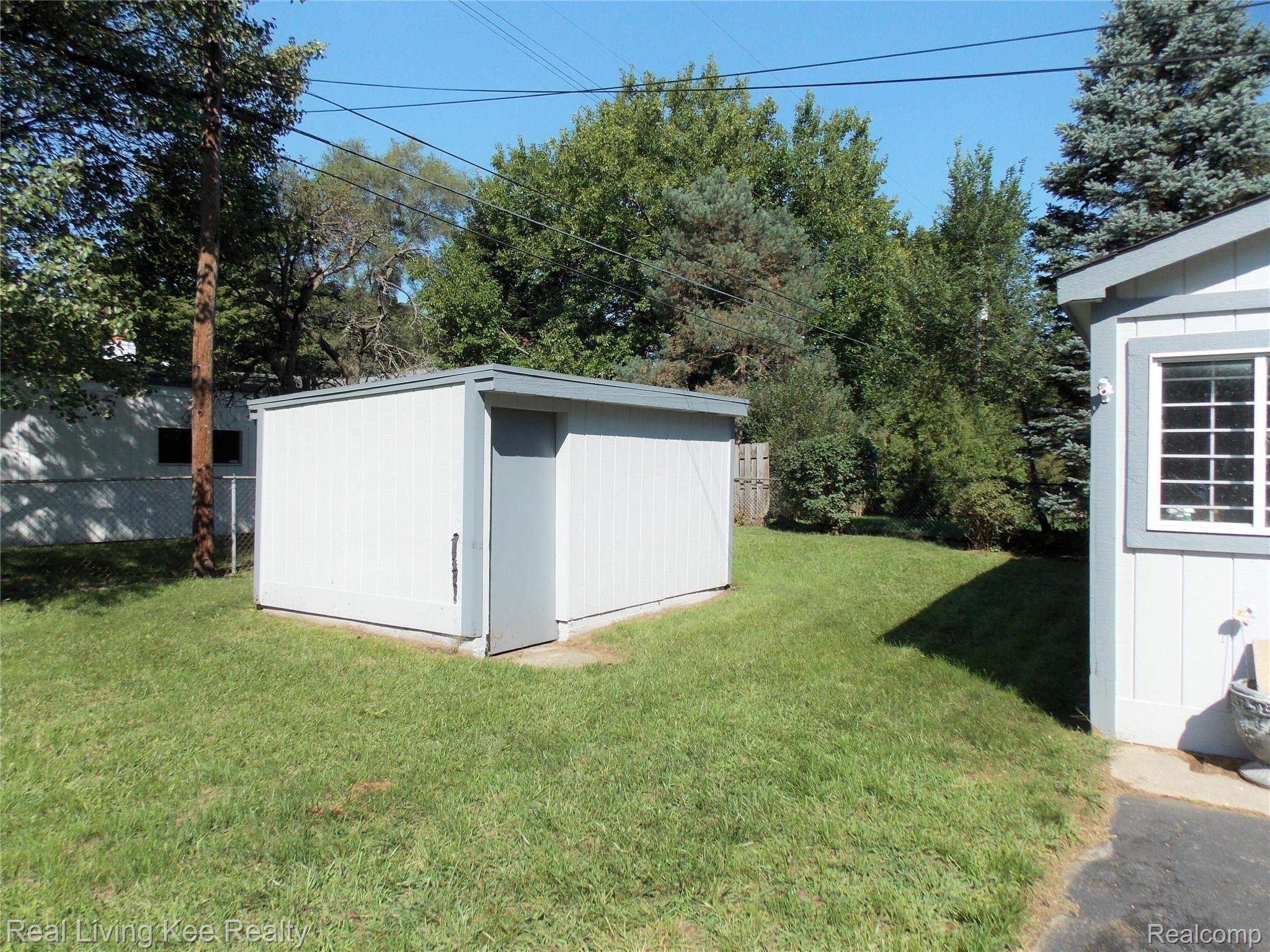 1857 Dawes Avenue Rochester, MI 48307 - Photo 6 of 27 Storage Shed