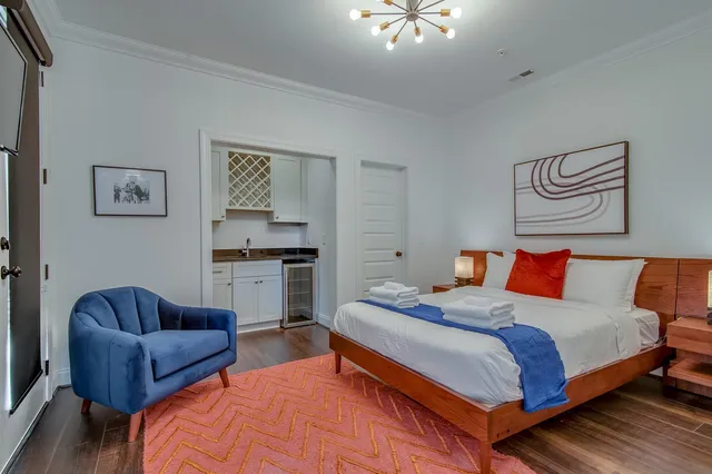 $4,975 | 2125 Acklen Avenue, Unit B, Nashville, TN 37212