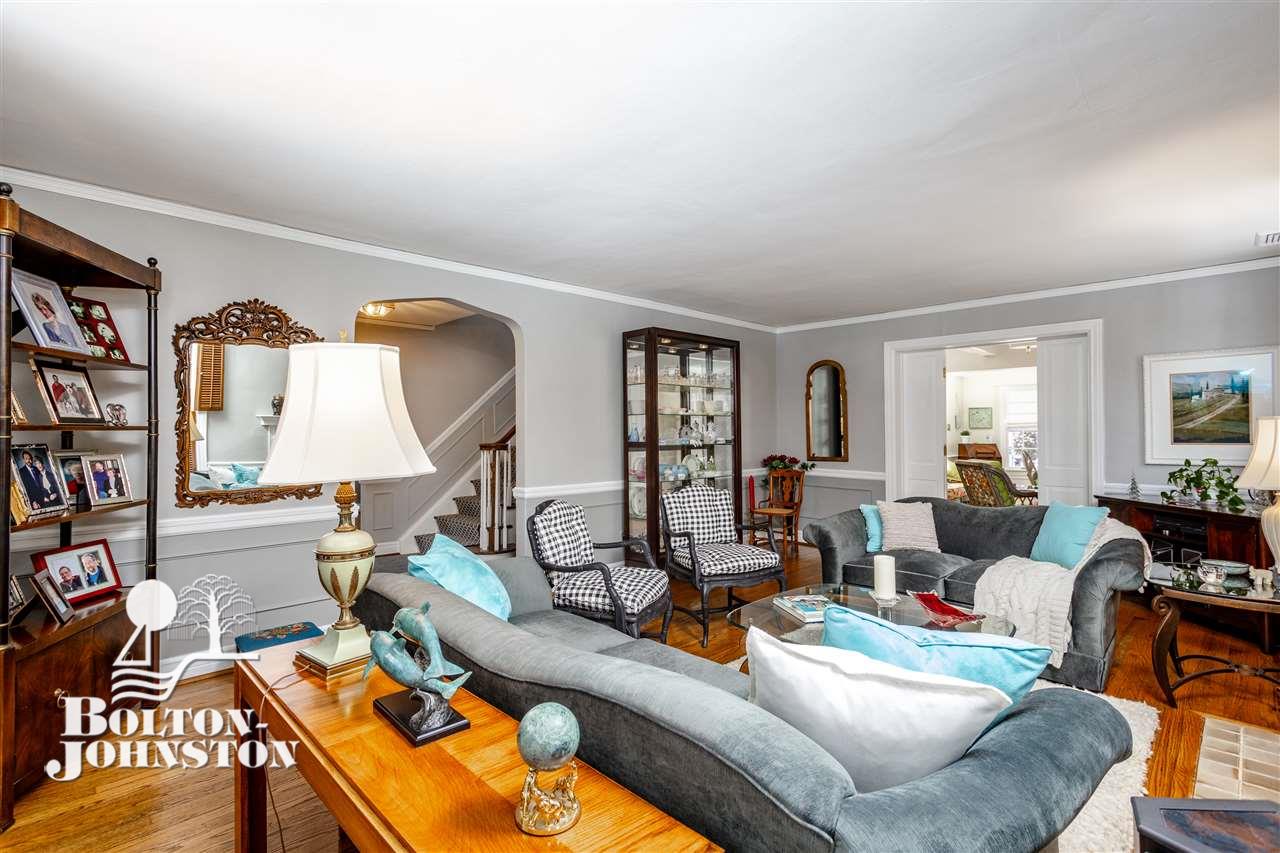 652 Lincoln Road Grosse Pointe, MI 48230 - Photo 9 of 43 Living Room