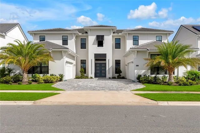 a view of a livingroom with furniture and a ceiling fan