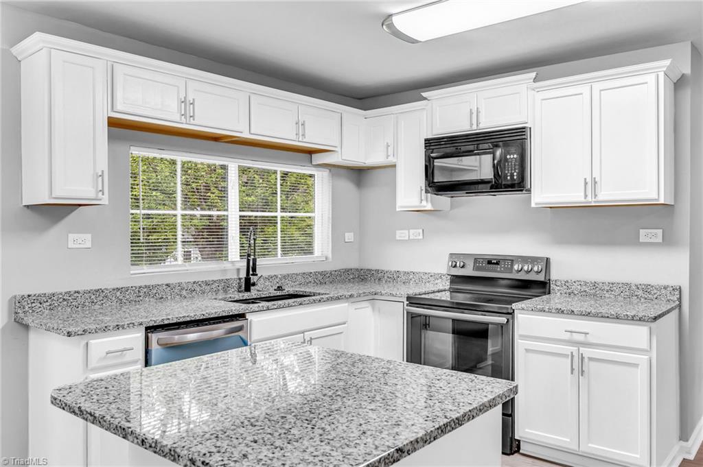 209 Spring Street Thomasville, NC 27360 - Photo 6 of 29