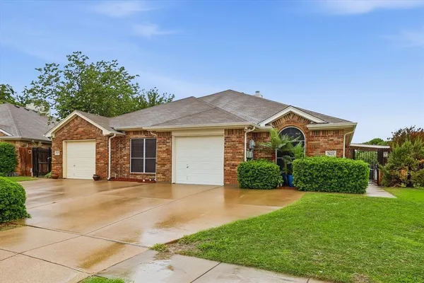 $300,000 | 5621 Swords Drive, Fort Worth, TX 76137