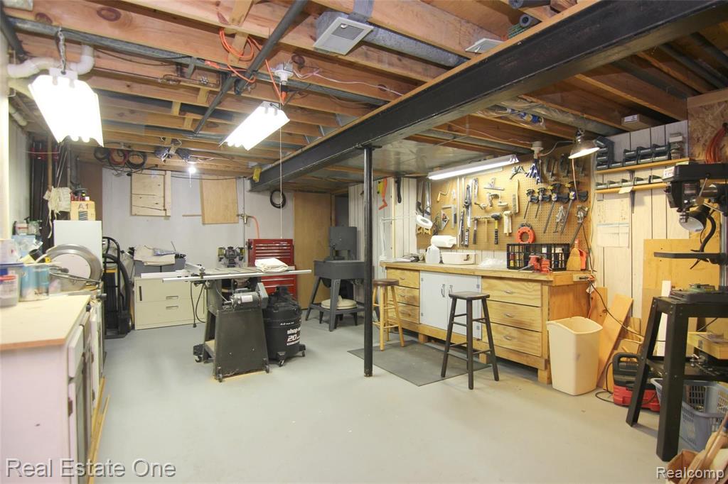 21602 Welch Road Northville, MI 48167 - Photo 26 of 29
