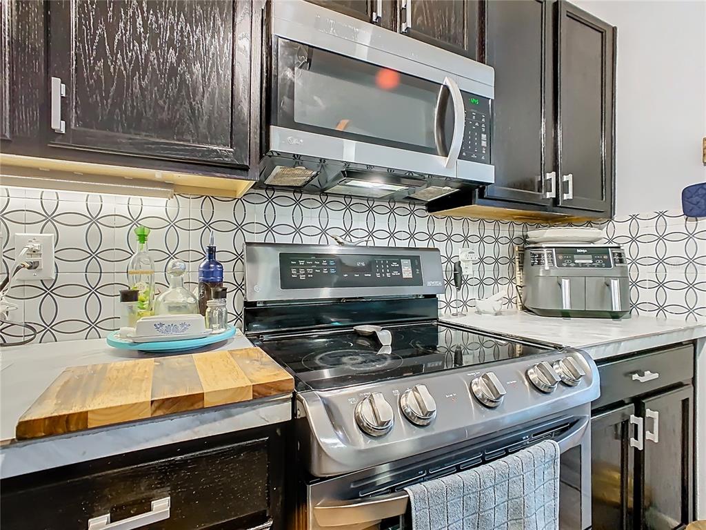 1765 Brockridge Road Kissimmee, FL 34744 - Photo 6 of 45 a stove top oven sitting inside of a kitchen