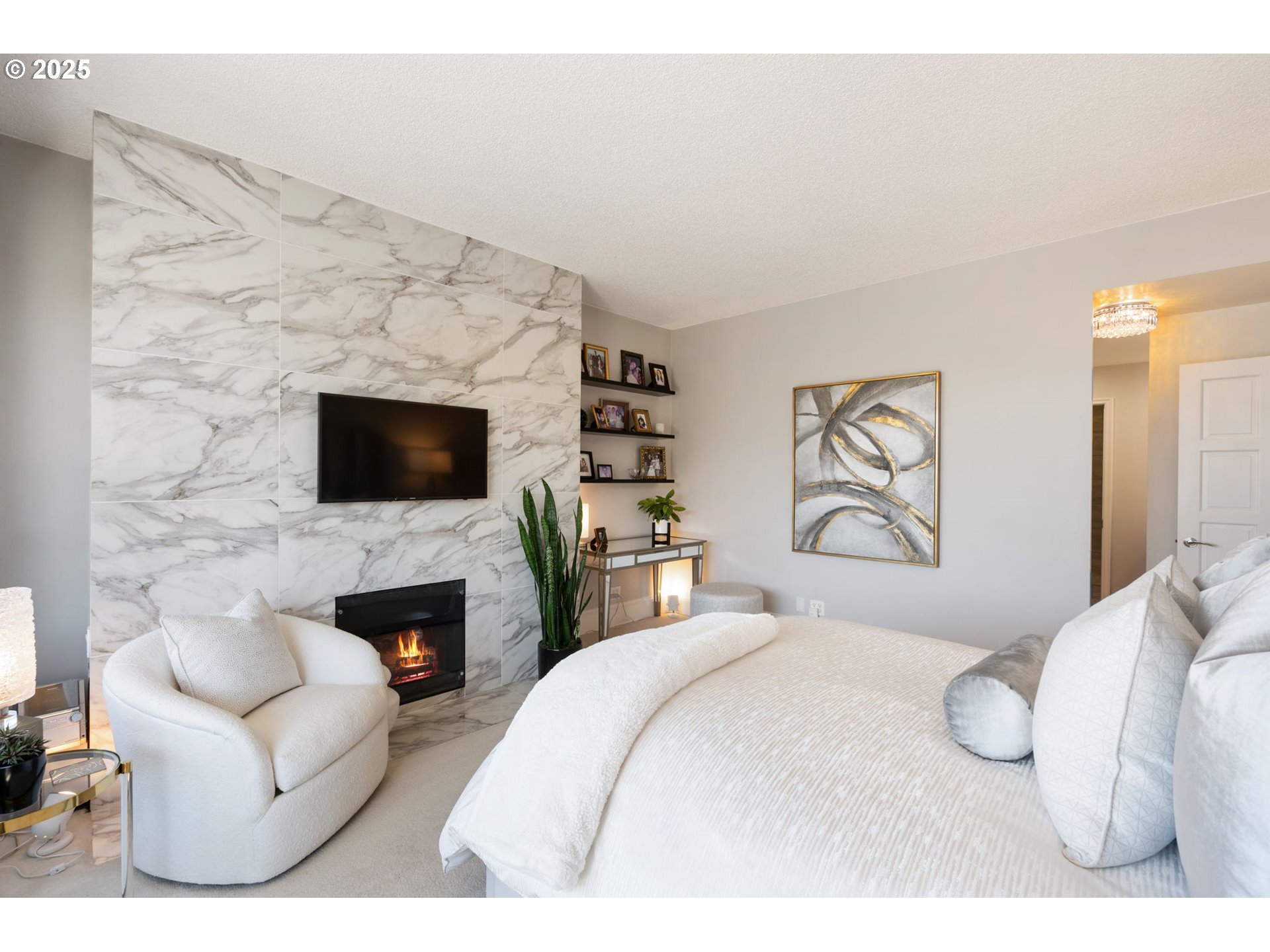 2221 Southwest 1st Avenue, Unit 2225 Portland, OR 97201 - Photo 33 of 47 a bedroom with a bed and a couch