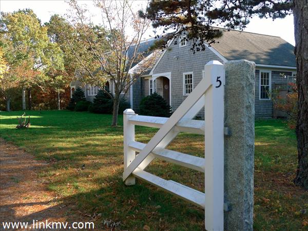 5 Old Farm Road Chilmark, MA 02535 - Photo 2 of 34 http://d1qzqeyxiitrap.cloudfront.net/photos/28982/600/fe1081ff.jpg