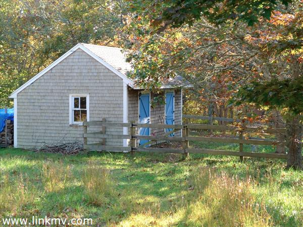 5 Old Farm Road Chilmark, MA 02535 - Photo 33 of 34 http://d1qzqeyxiitrap.cloudfront.net/photos/28982/600/12c4a3a8.jpg