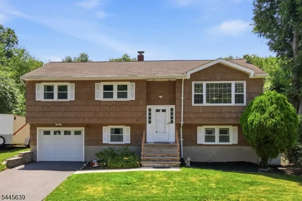 $519,900 | 3 Seneca Trail, Oak Ridge, NJ 07438