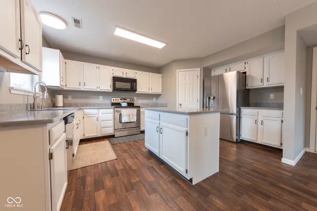 $329,000 | 3244 Rolling Hill Drive, Columbus, IN 47201