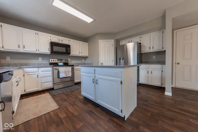 $329,000 | 3244 Rolling Hill Drive, Columbus, IN 47201