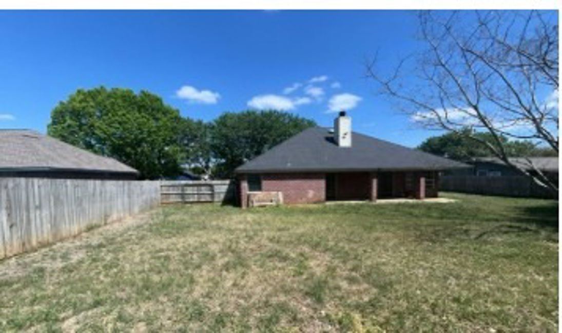 635 Yegua Street Lexington, TX 78947 - Photo 5 of 7 front view of a house with a yard