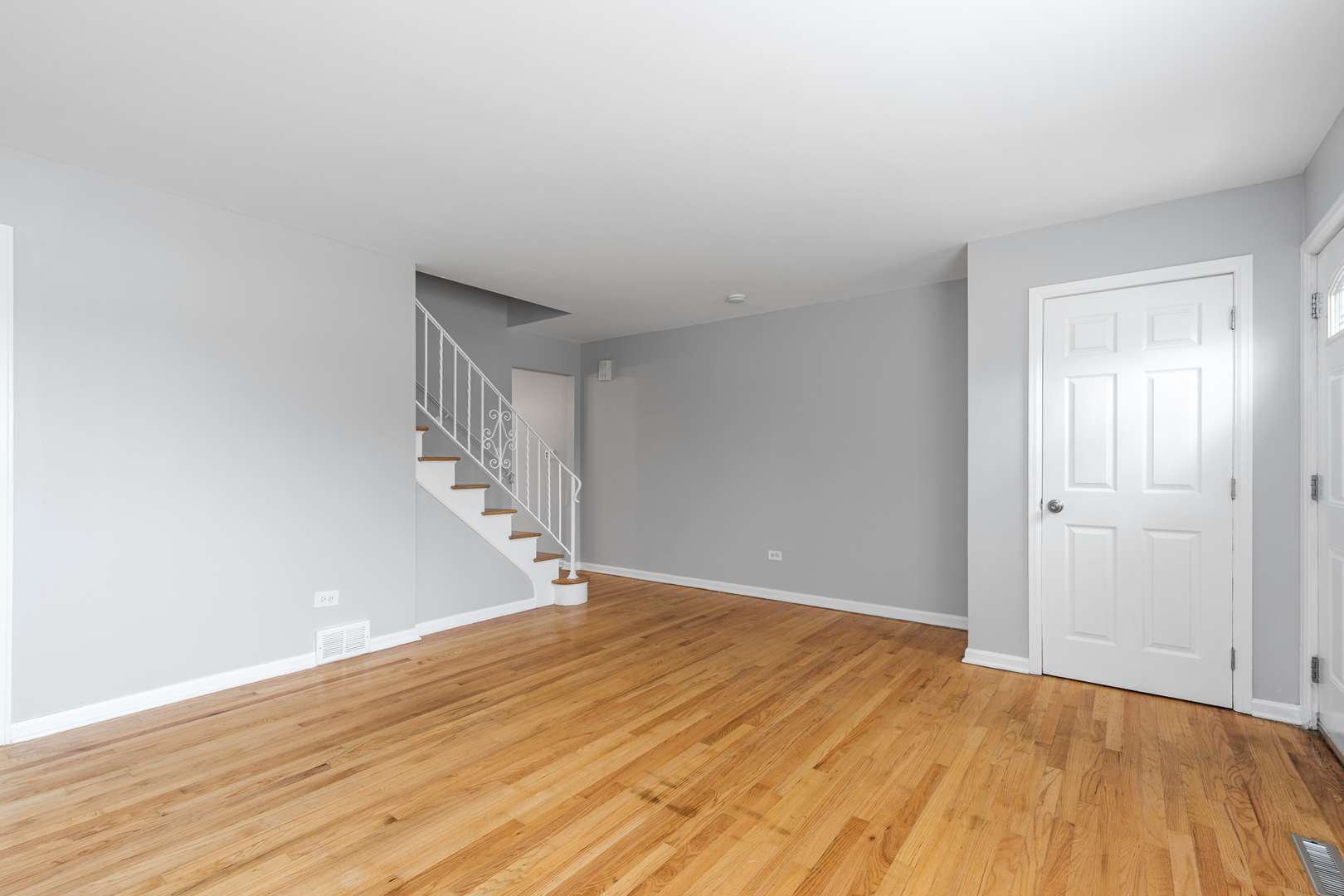 2008 Maple Avenue Northbrook, IL 60062 - Photo 8 of 16 a view of an empty room with wooden floor