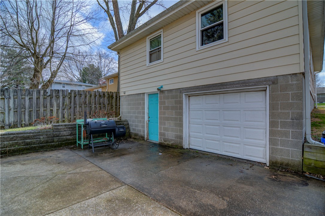 5 East Pepperidge Court Decatur, IL 62521 - Photo 21 of 24 Tandum garage