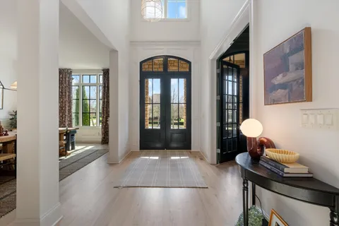 a view of livingroom with furniture