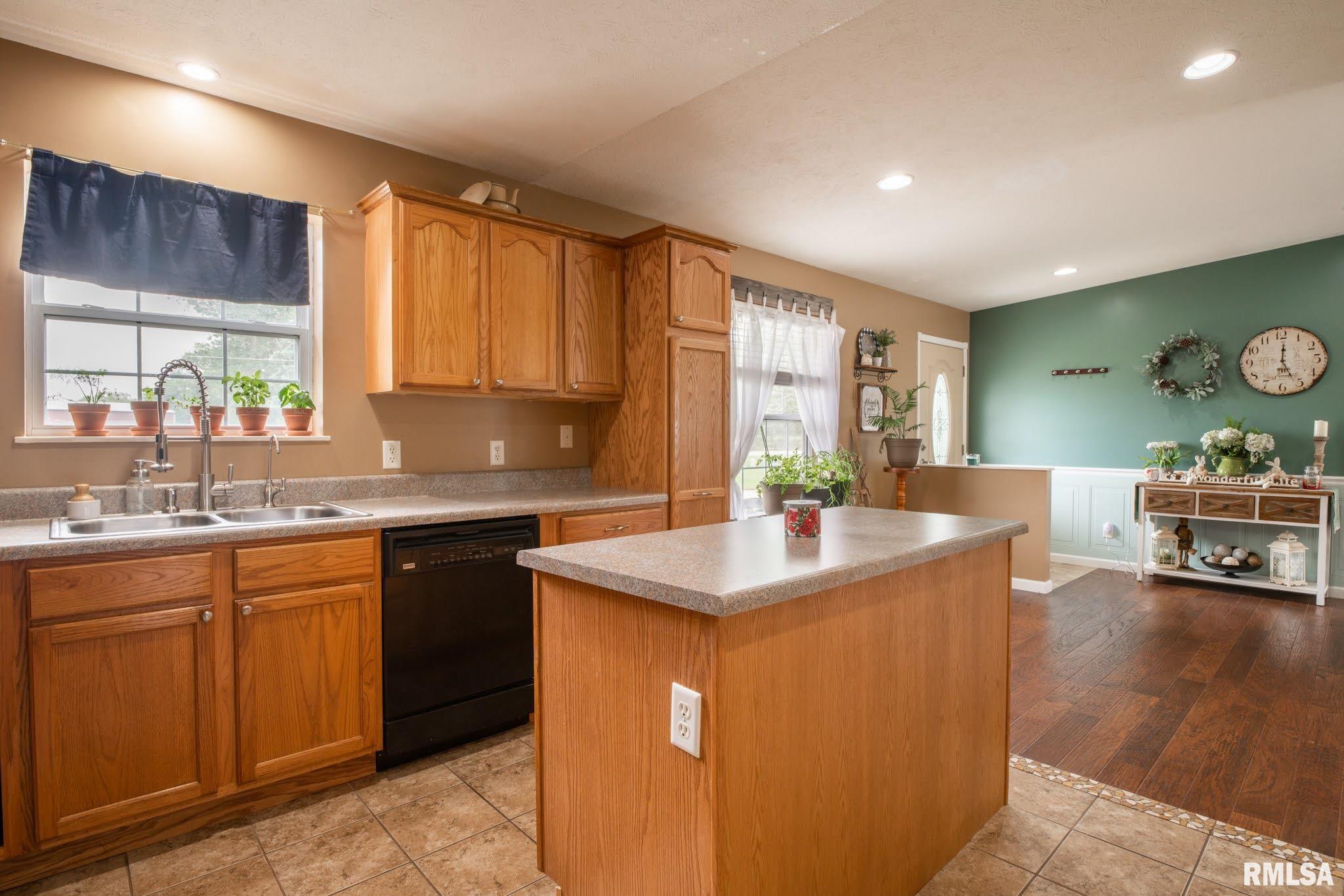 4241 Sheridan Road Pekin, IL 61554 - Photo 14 of 47 Gallery Image 14
